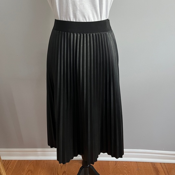 Pleated skirt Black Faux Leather Size 1X Joe Fresh - Picture 3 of 5